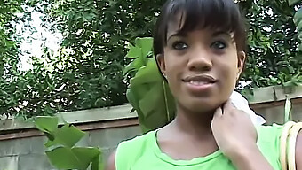 Juicy Ebony Gets A Face And Deepthroat In Hd