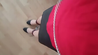 Sissys Nippel Werden Beim Fuß Auf High Heels Im Bdsm Bestraft