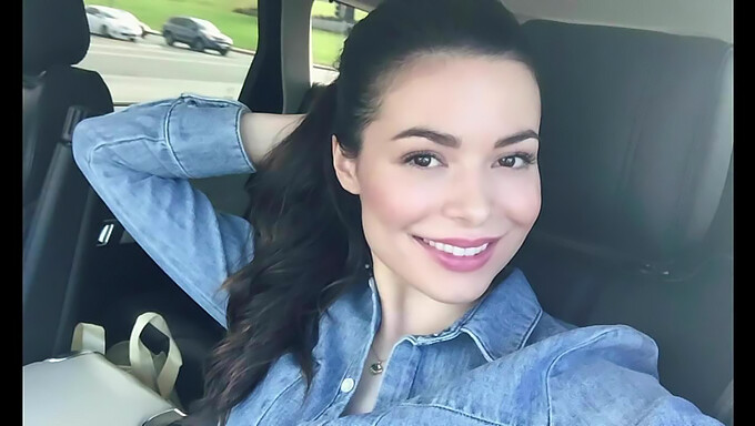 Kändis Miranda Cosgrove Tar Bilder På Instagram För Solospel