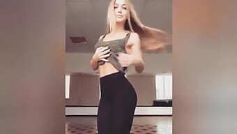 مراهقة هاوية (18+) تصبح مثيرة