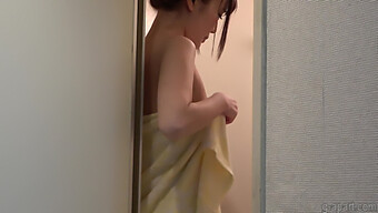 One On One With Sarina Kurokawa: Japanese Teen'S Shower Session