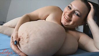 Huge Natural Breasts In A Beautiful Fat Woman