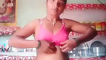 Indian Aunty'S Big Natural Tits On Display