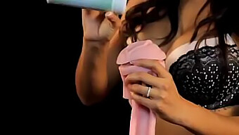 Experimentează Plăcerea Unui Fleshlight Cu Daisy Marie! Apelează-Ne Pentru Jucării Sexuale