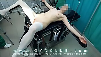 Nejkrásnější Gynekolog Svádí Své Pacienty