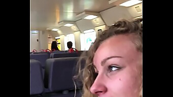 La Studentessa Angel Emily Fa Un Pompino In Pubblico E Ingoia Lo Sperma In Questo Video!