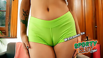 18+ Latina Med Stor Cameltoe Og Rund Røv I Spandex