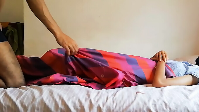 Wife Gets A Good Cock Massage From Sri Lankan Masseur