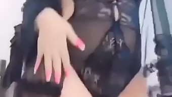 Milf Amateur Iraní Da Una Sensual Paja Y Masaje De Tetas Grandes