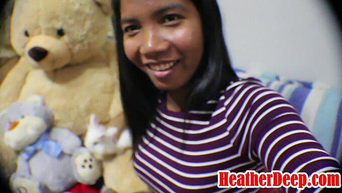 Remaja Thai Berpayudara Besar Heather Deep Memberikan Blowjob Dan Menelan Sperma