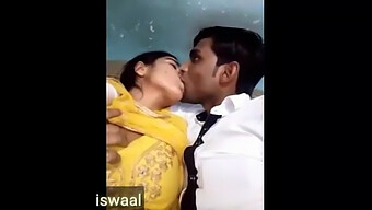 Indian Big Boobs Bhabi Gets Frisky In A Car