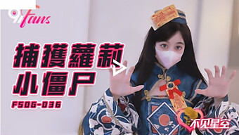 Pengalaman Cosplay Remaja Cina Mengarah Pada Blowjob Dan Cumshot Yang Intens