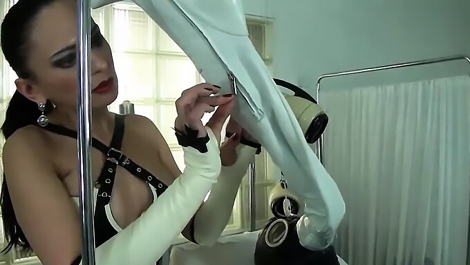 Padrona Bdsm Di Femdom In Lattice