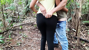 Pelacur Brazil Amatur Memberikan Blowjob Dan Mengambil Anal Di Hutan