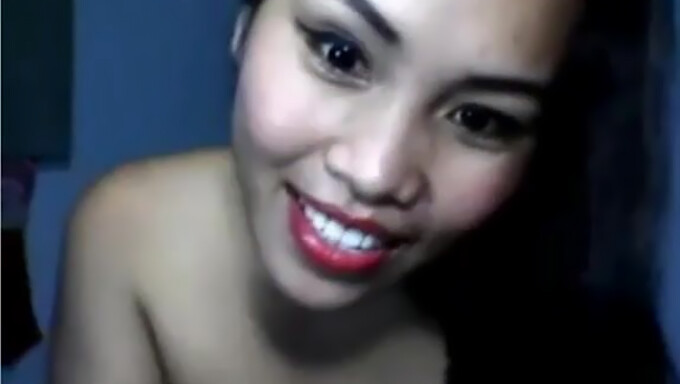 Nasty Filipina Girl Masturbates On Webcam