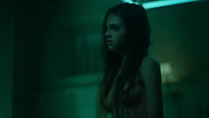 India Eisley'Nin Am Ve Yurt Odasının Çift Hd Filmi